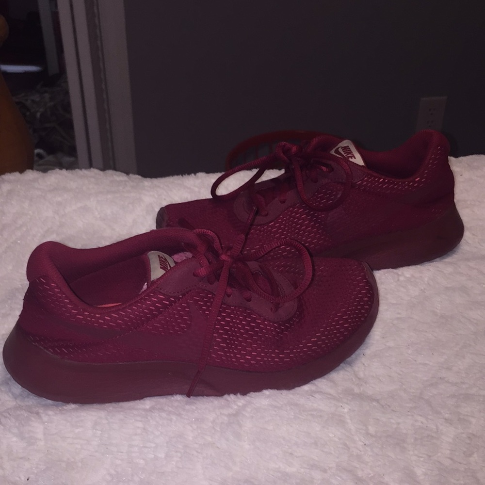 Nike runs or roshes